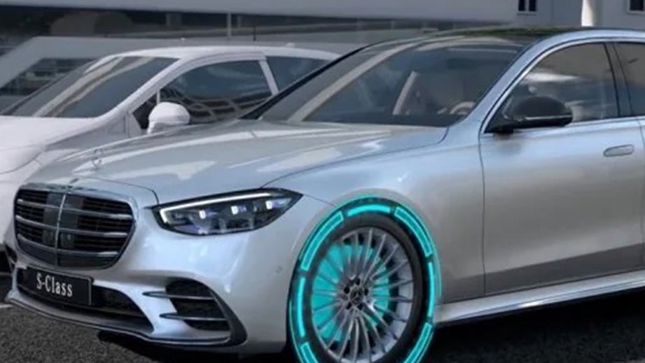 front three-quarter view of a Designo Diamond White Mercedes-Benz S-Class