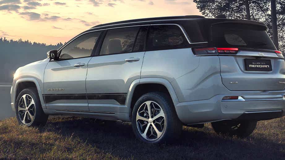 rear three-quarter of a Jeep Meridian