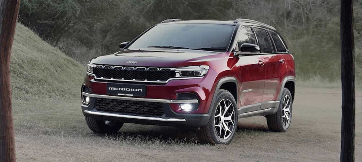 front three-quarter view of a Velvet Red Jeep Meridian 2022-2023