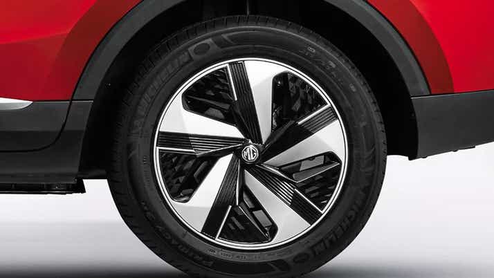Front wheel close-up of a MG ZS EV