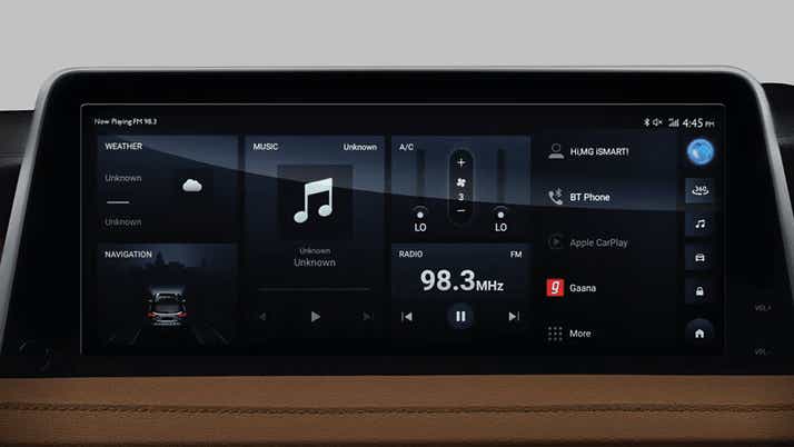 Infotainment touchscreen display of a MG Gloster