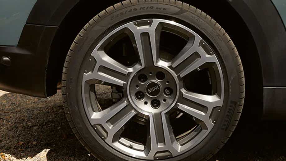 Wheel close-up of a Mini Cooper Countryman