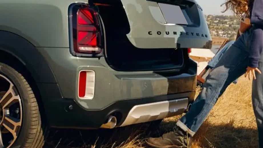 Rear view of a Mini Cooper Countryman with open trunk