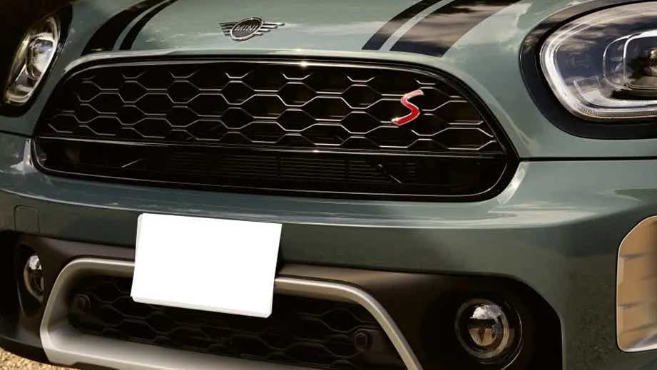 Front grille close-up of a Mini Cooper Countryman