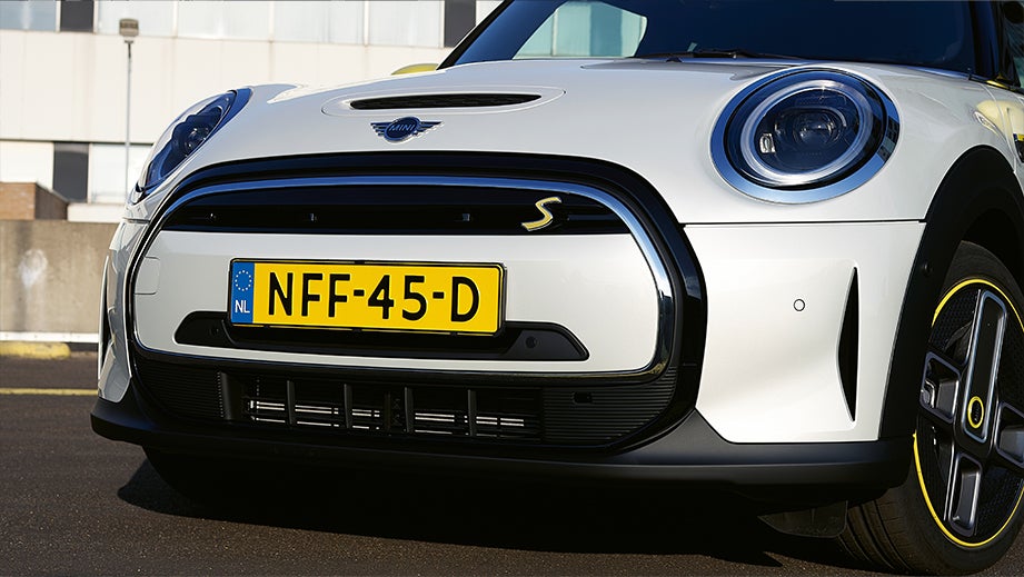 Front view of a Nanuq White Mini Cooper SE