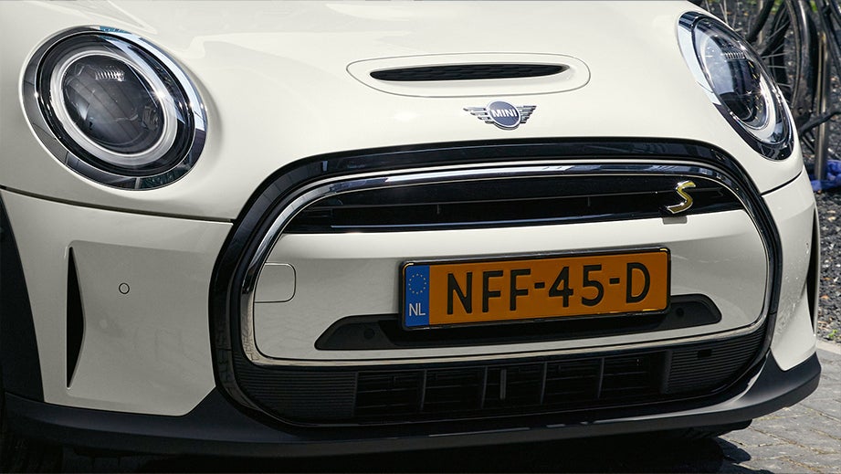 Front grille and headlight view of a Mini Cooper SE