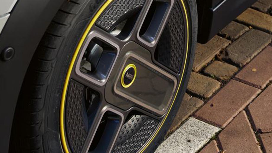 Wheel close-up of a Mini Cooper SE