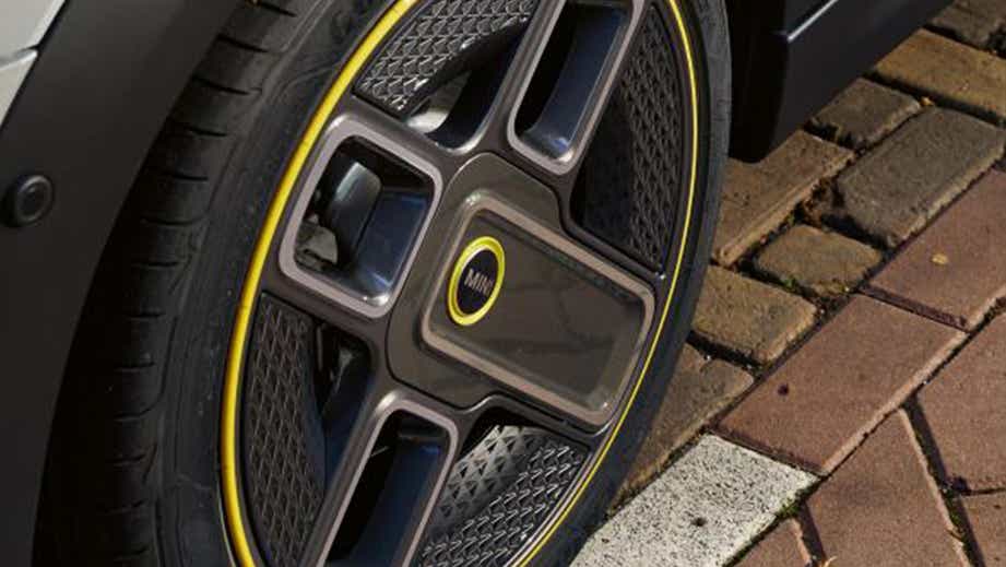 Wheel close-up of a Mini Cooper SE