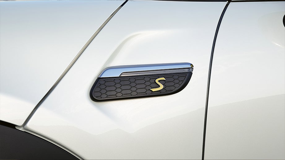 Side detail of a Nanuq White Mini Cooper SE