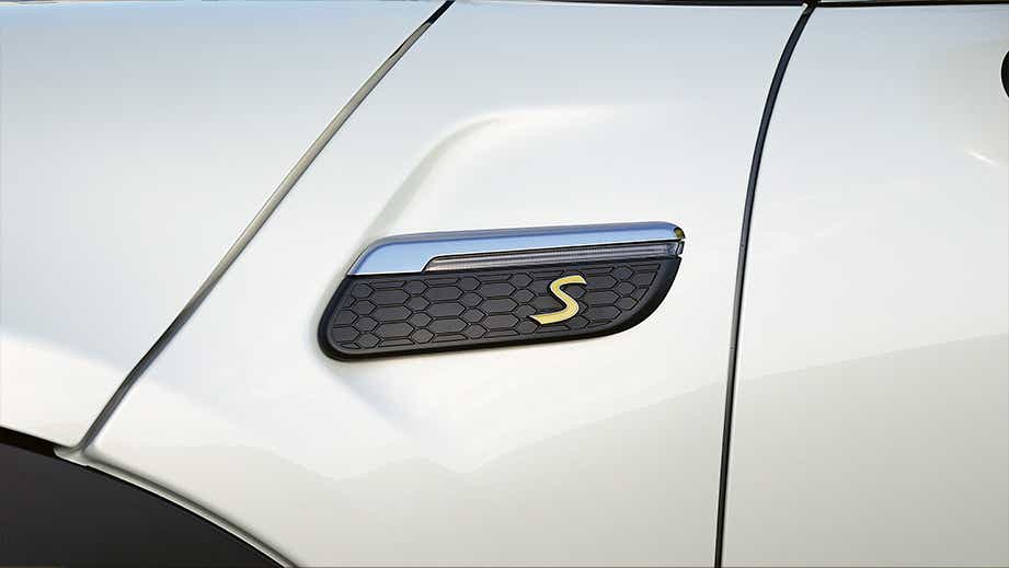Side detail of a Nanuq White Mini Cooper SE