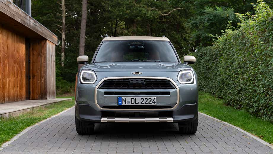front view of a Mini Cooper Countryman EV