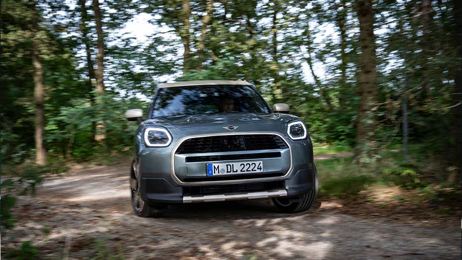 front view of a Mini Cooper Countryman EV