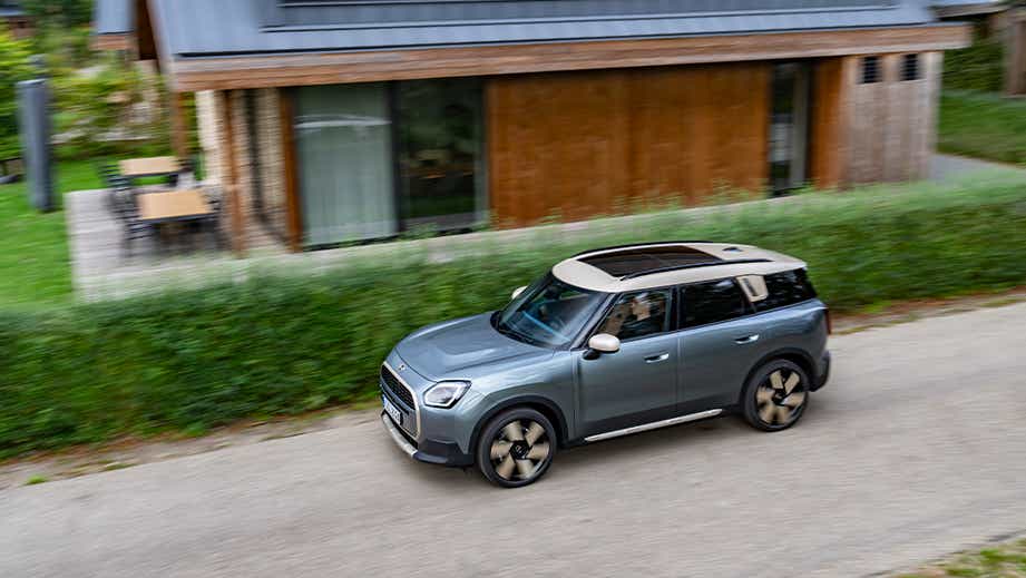 side view of a Mini Cooper Countryman EV
