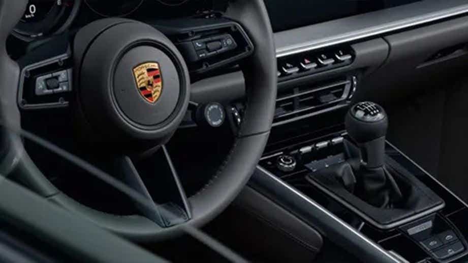 Interior dashboard and gear shifter of a Porsche 911