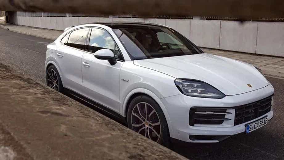 front three-quarter view of a Porsche Cayenne Coupe