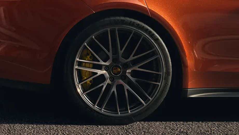 Rear wheel close-up of a Porsche Panamera 2021-2023