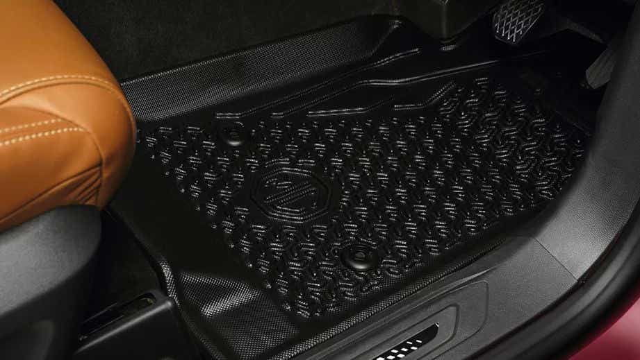 driver footwell and floor mat of a Porsche Panamera 2021-2023