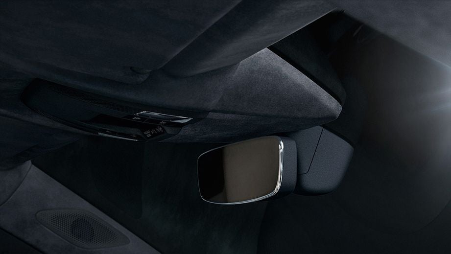 Interior rearview mirror of a Porsche Taycan