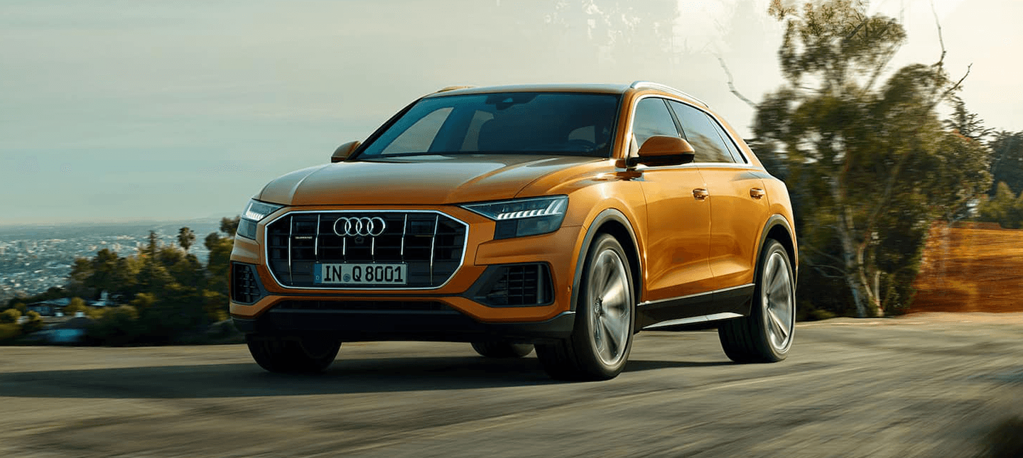 front three-quarter view of an Audi Q8 2020-2023