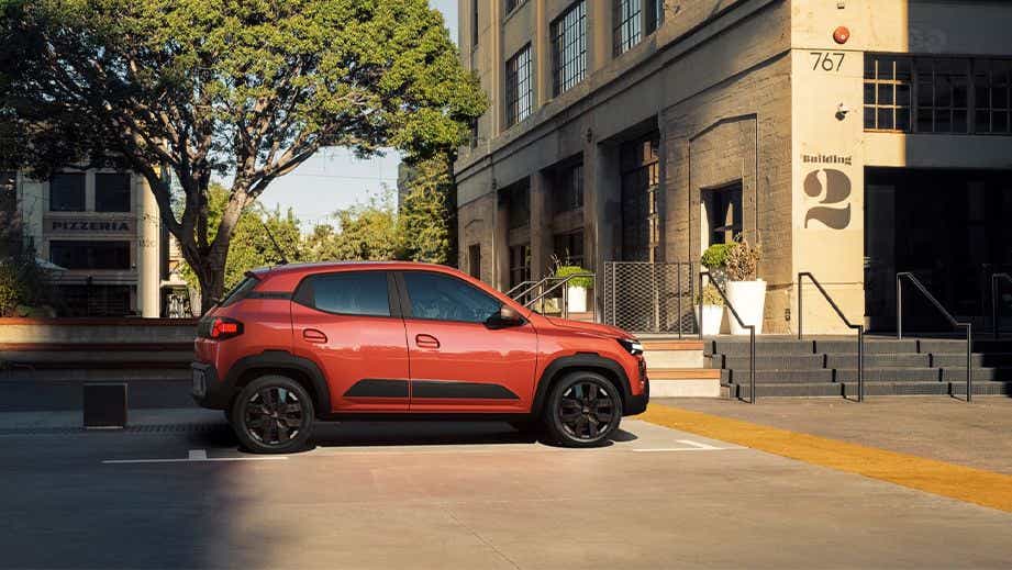 side view of a Cayenne Orange Renault Duster