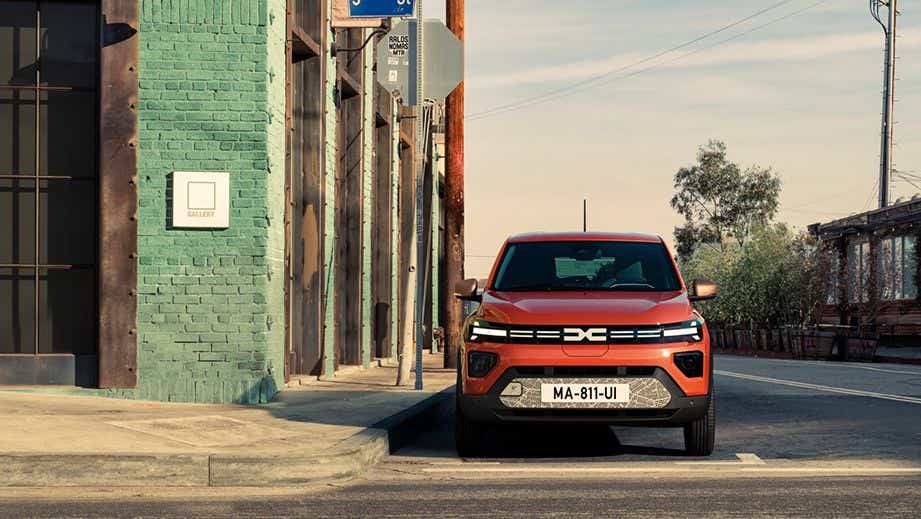 Front view of a Cayenne Orange Renault Duster