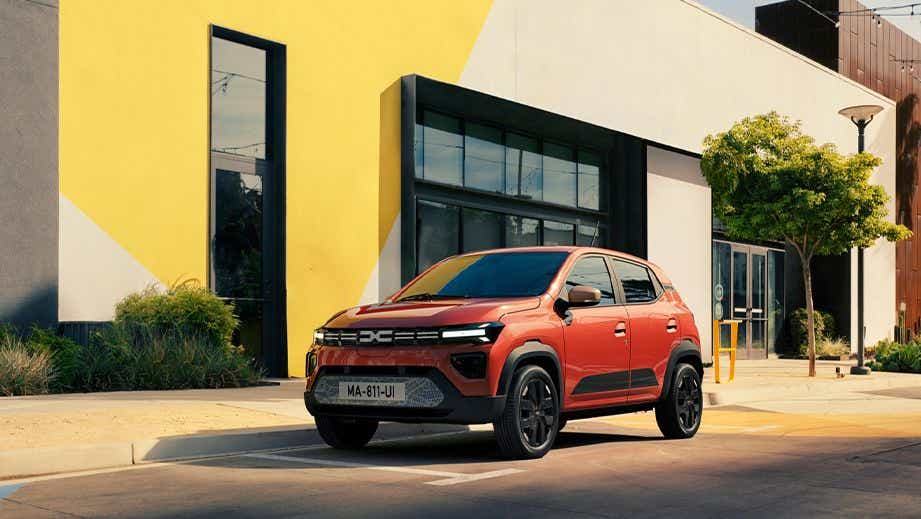 Front three-quarter view of a Cayenne Orange Renault Duster