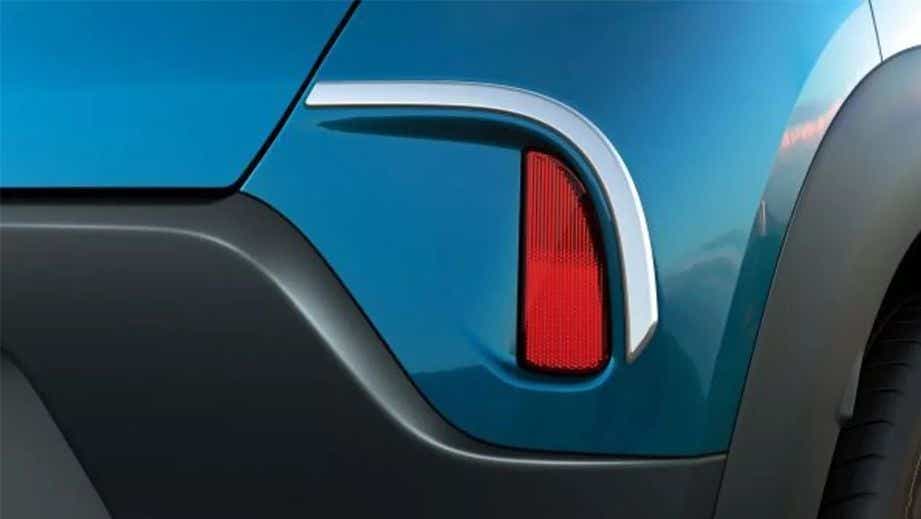 rear quarter panel detail of a Renault KWID