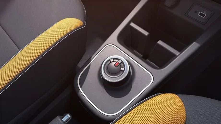 center console rotary gear selector of a Renault KWID