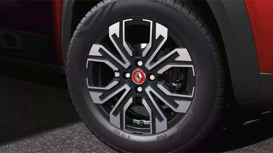 close-up of wheel of a Renault Kiger 2023-2024