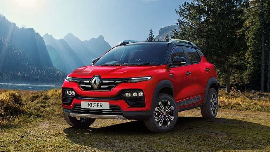 front three-quarter of a Radiant Red Renault Kiger 2023-2024