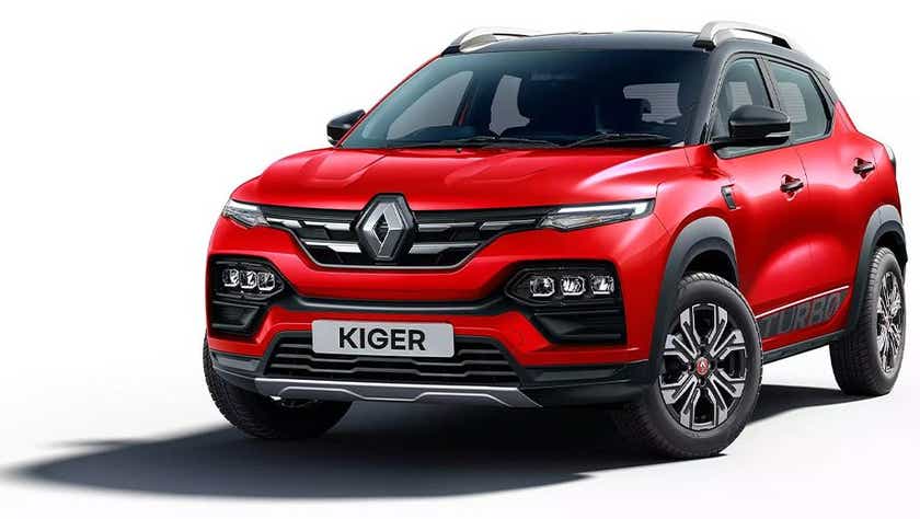 front three-quarter of a Radiant Red Renault Kiger 2023-2024