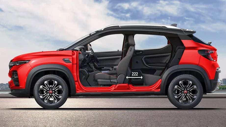 side interior view of a Renault Kiger 2023-2024