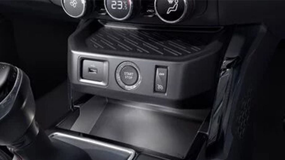 Center console and controls of a Renault Kiger 2023-2024