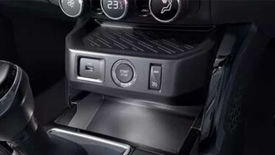 Center console and controls of a Renault Kiger 2023-2024