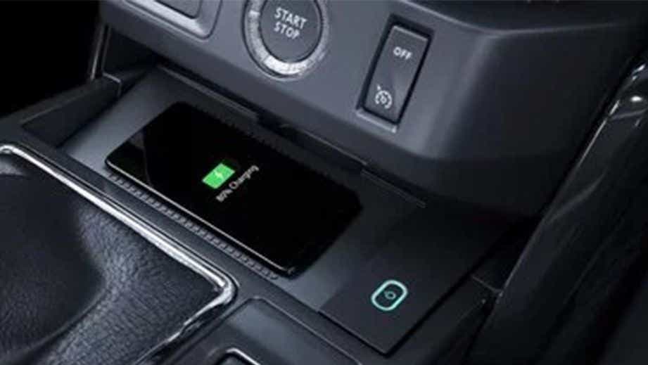 Center console with wireless charging pad of a Renault Kiger 2023-2024