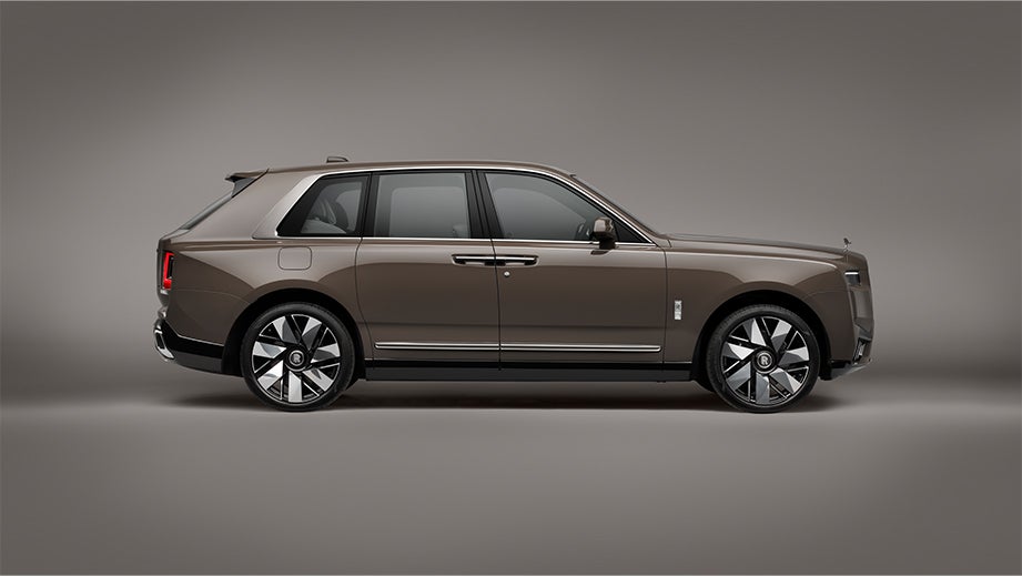 side view of a Rolls-Royce Cullinan Series II