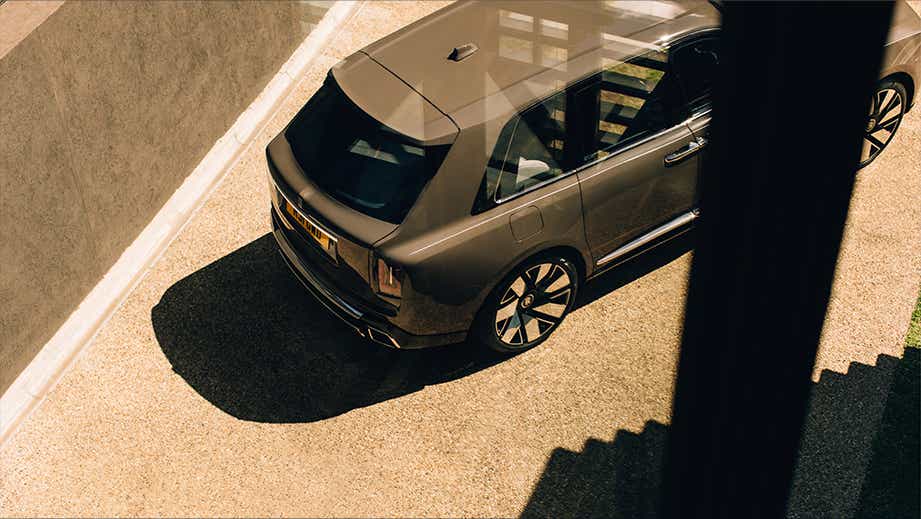 rear three-quarter view of a Rolls-Royce Cullinan Series II