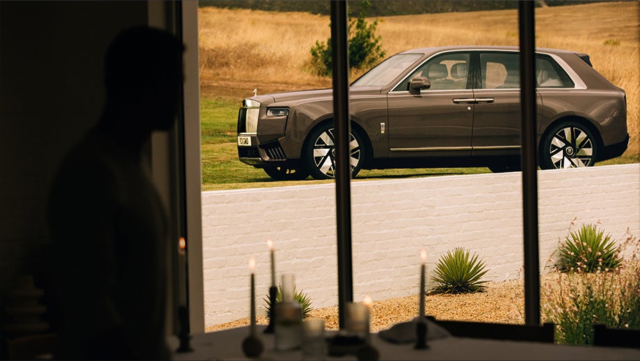 profile view of a Rolls-Royce Cullinan Series II parked outdoors