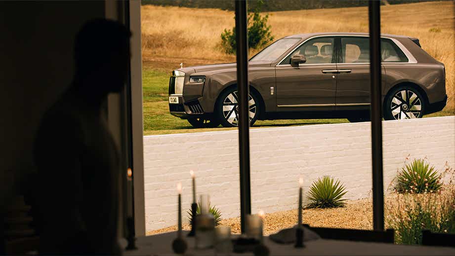 profile view of a Rolls-Royce Cullinan Series II parked outdoors