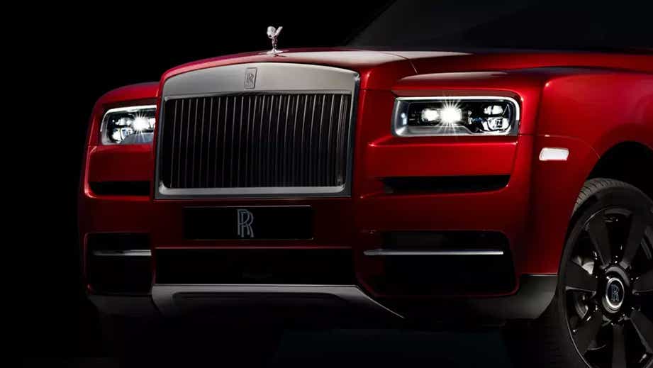 front view of a Rolls-Royce Cullinan
