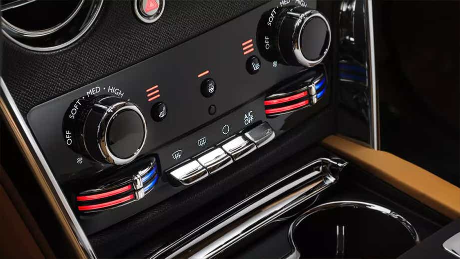 center console climate controls of a Rolls-Royce Cullinan