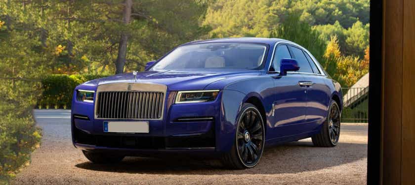 front three-quarter view of a Salmanca Blue Rolls-Royce Ghost