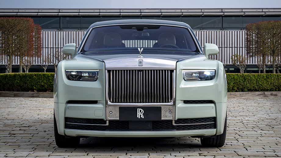 front view of a Rolls-Royce Phantom