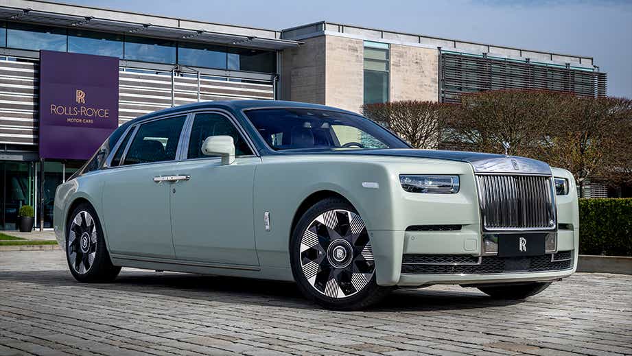 front three-quarter of a Rolls-Royce Phantom in front of a dealership