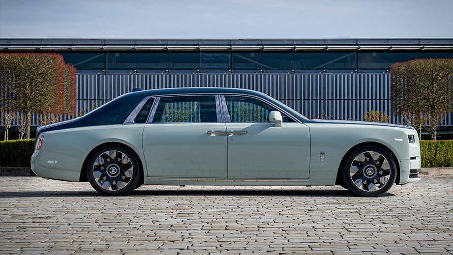side view of a Rolls-Royce Phantom