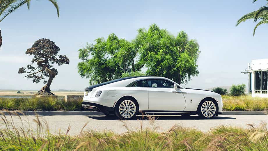 side view of a Rolls-Royce Spectre coupe