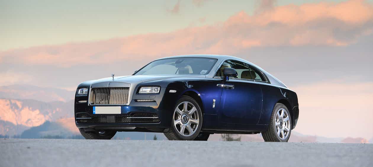 front three-quarter view of a Midnight Sapphire Rolls-Royce Wraith