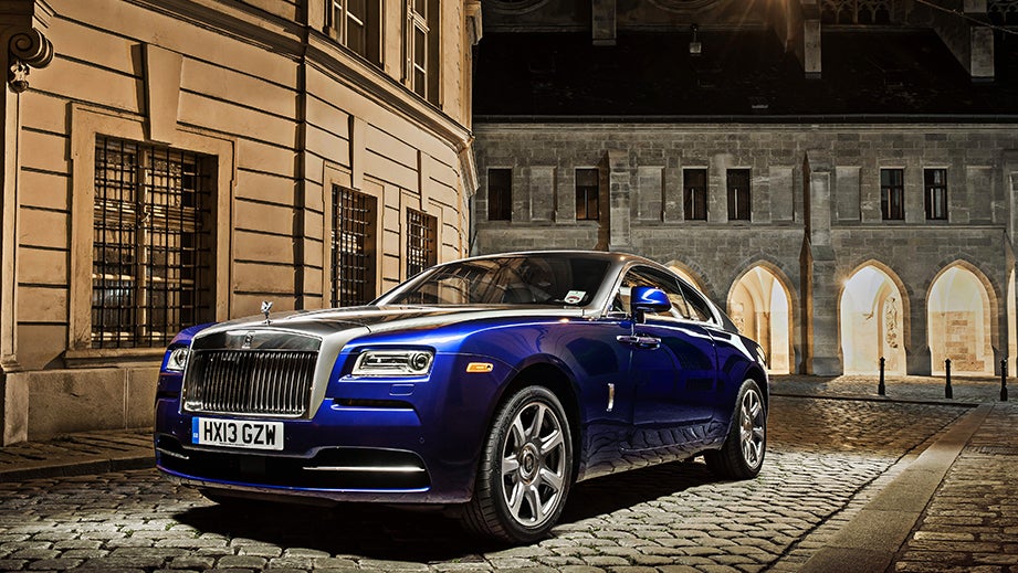 front three-quarter view of a Midnight Sapphire Rolls-Royce Wraith