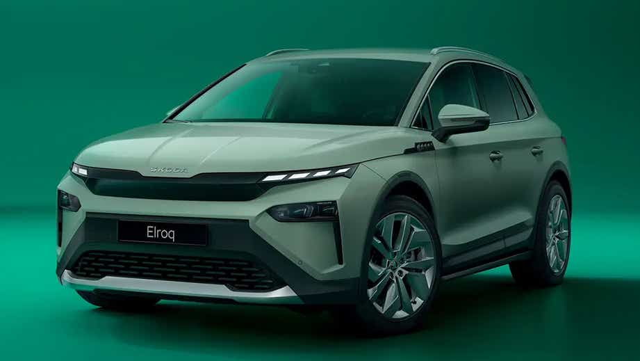 Front three-quarter view of a Skoda Elroq