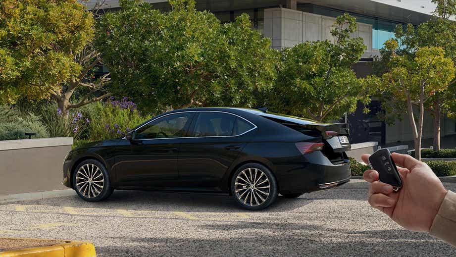 Side view of a Toffee Brown Skoda Octavia Facelift